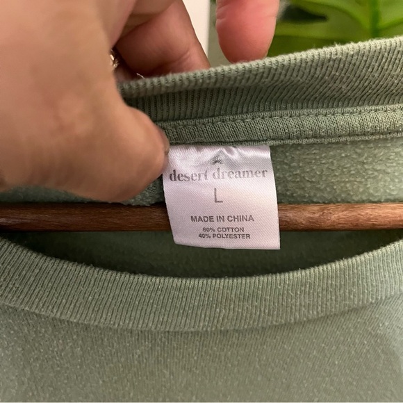 🌿🌼 Desert Dreamer Sage Green “Be Kind to Nature” Pullover L | Graphic Sweatshirt - Picture 3 of 4